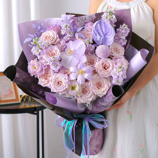 紫影迷蹤|曼塔玫瑰鬱金香蝴蝶蘭混搭鮮花束