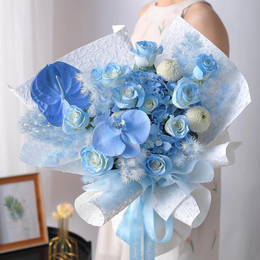 藍天白雲|碎冰藍玫瑰蝴蝶蘭藍繡球混搭鮮花束