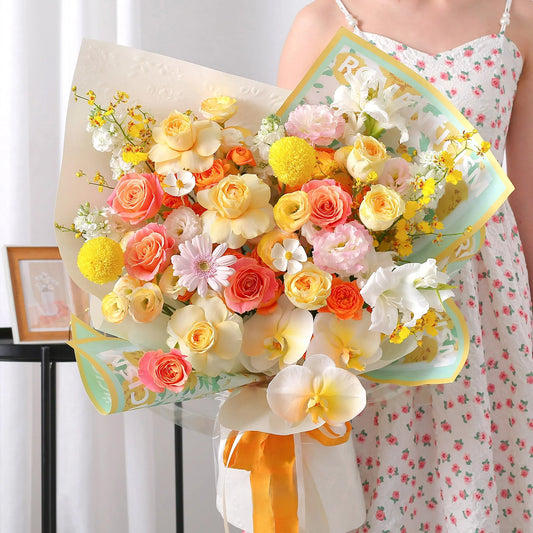 夕陽蝶舞|朱小姐奶油杯玫瑰蝴蝶蘭混搭鮮花束