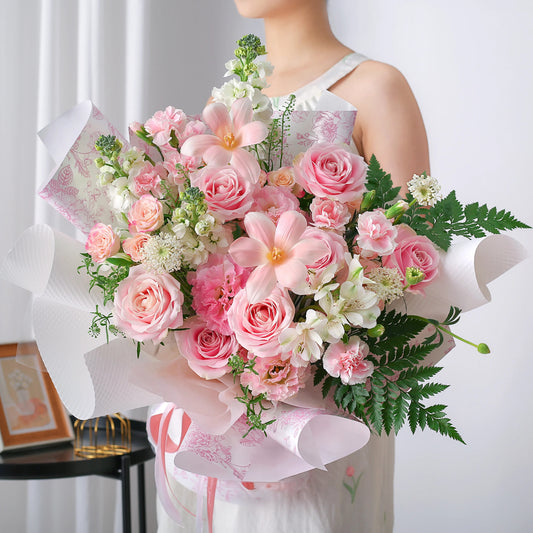 春色入微|粉雪山康乃馨鬱金香混搭鮮花束