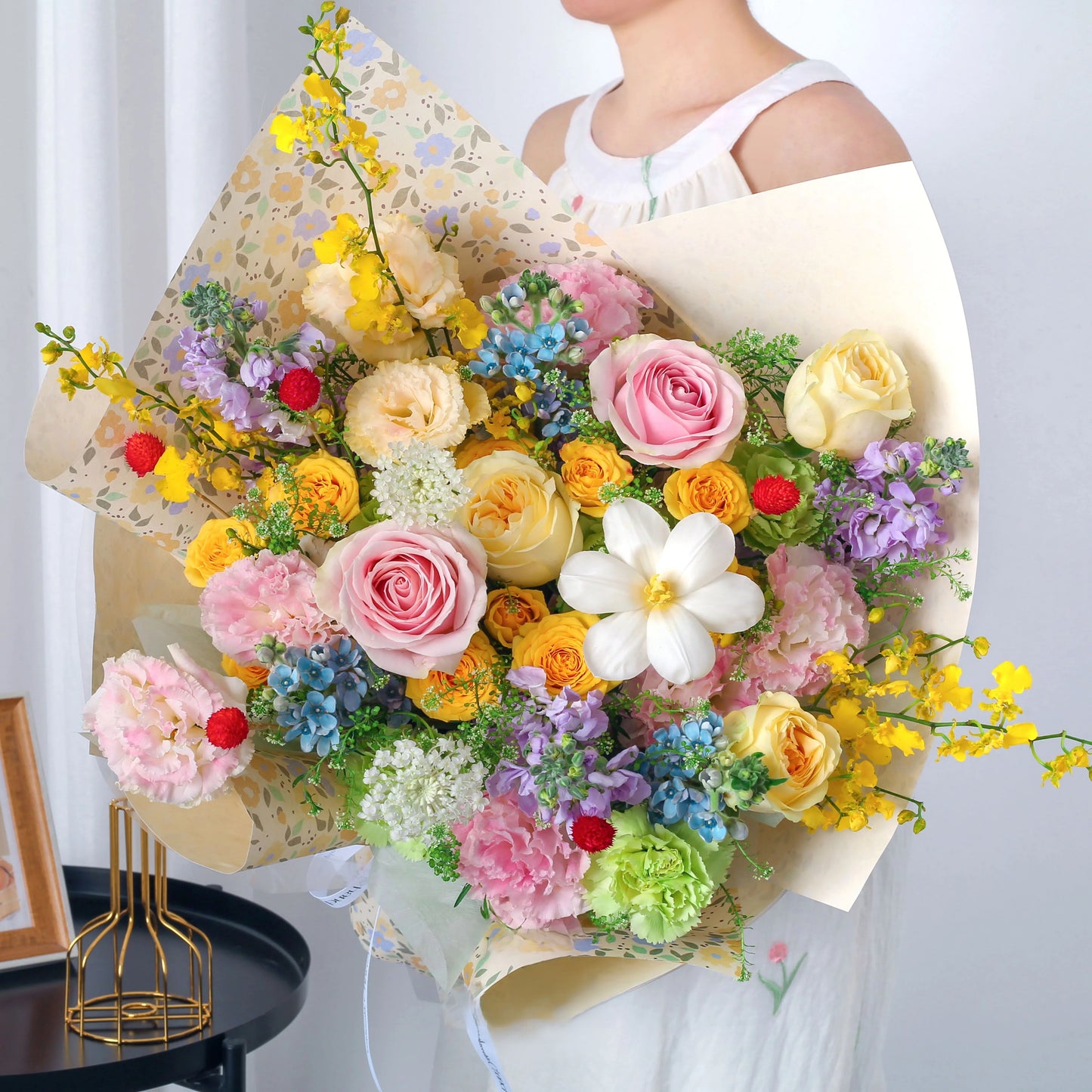 華爾滋|粉雪山玫瑰奶油杯藍星花混搭鮮花束