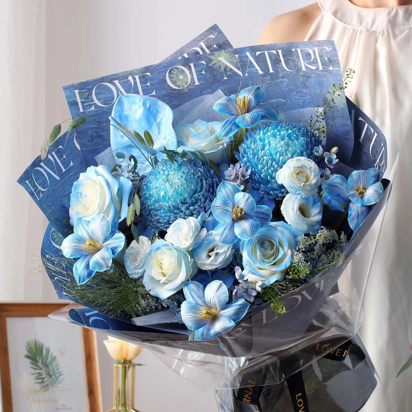 碎冰藍鬱金香混搭鮮花束|藍田種玉