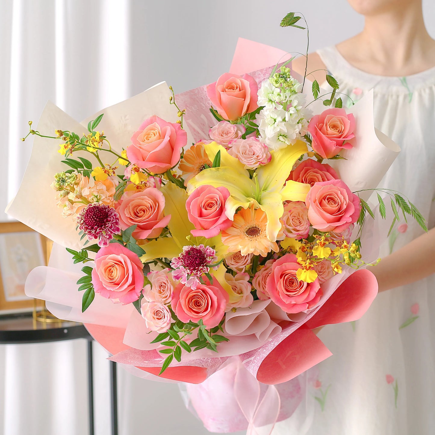 桃花箋|朱小姐玫瑰百合跳舞蘭混搭鮮花束