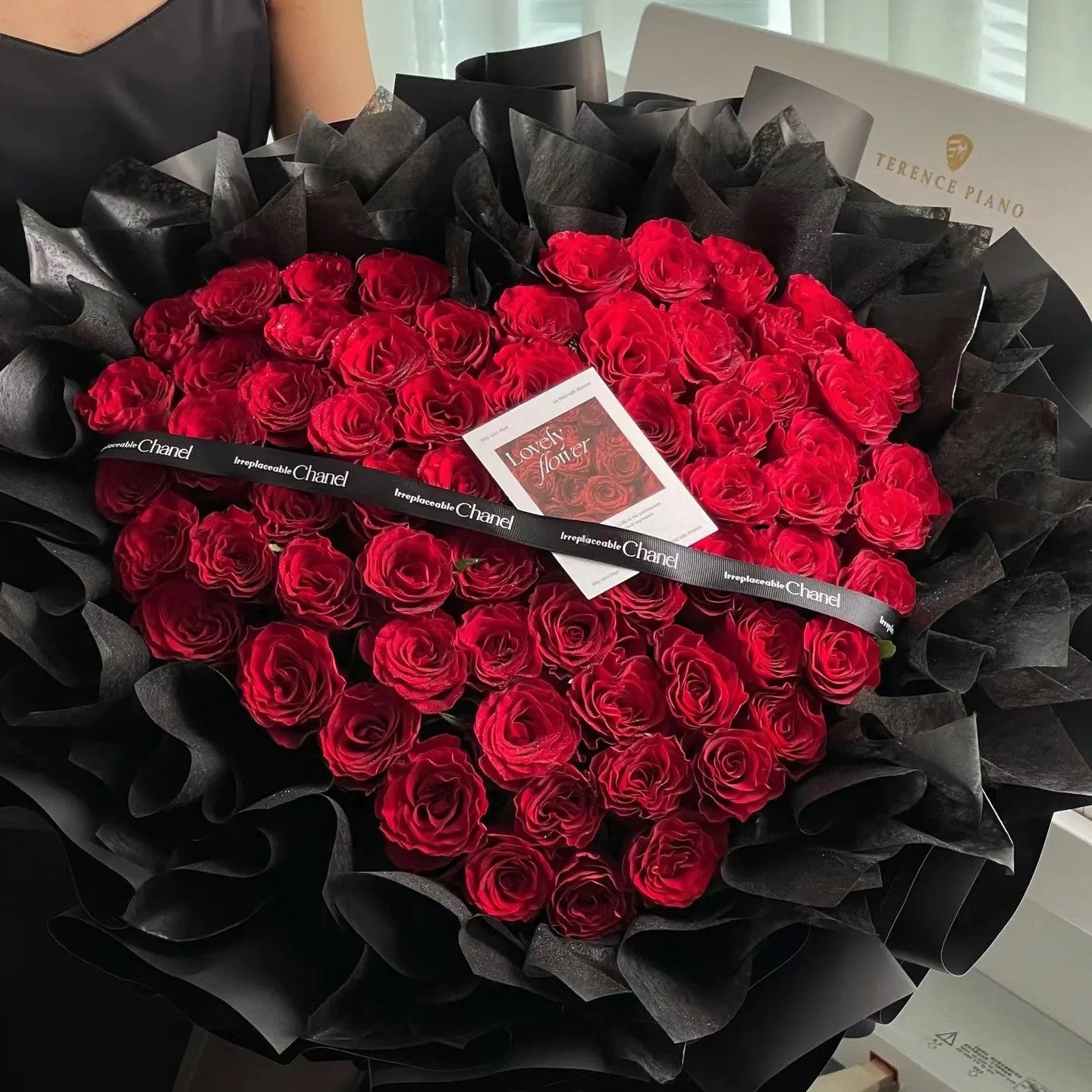 99枝紅玫瑰心形花束 | Red Rose Bouquet 99 Stems