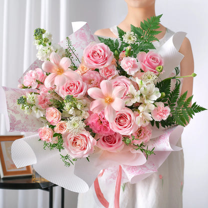 春色入微|粉雪山康乃馨鬱金香混搭鮮花束