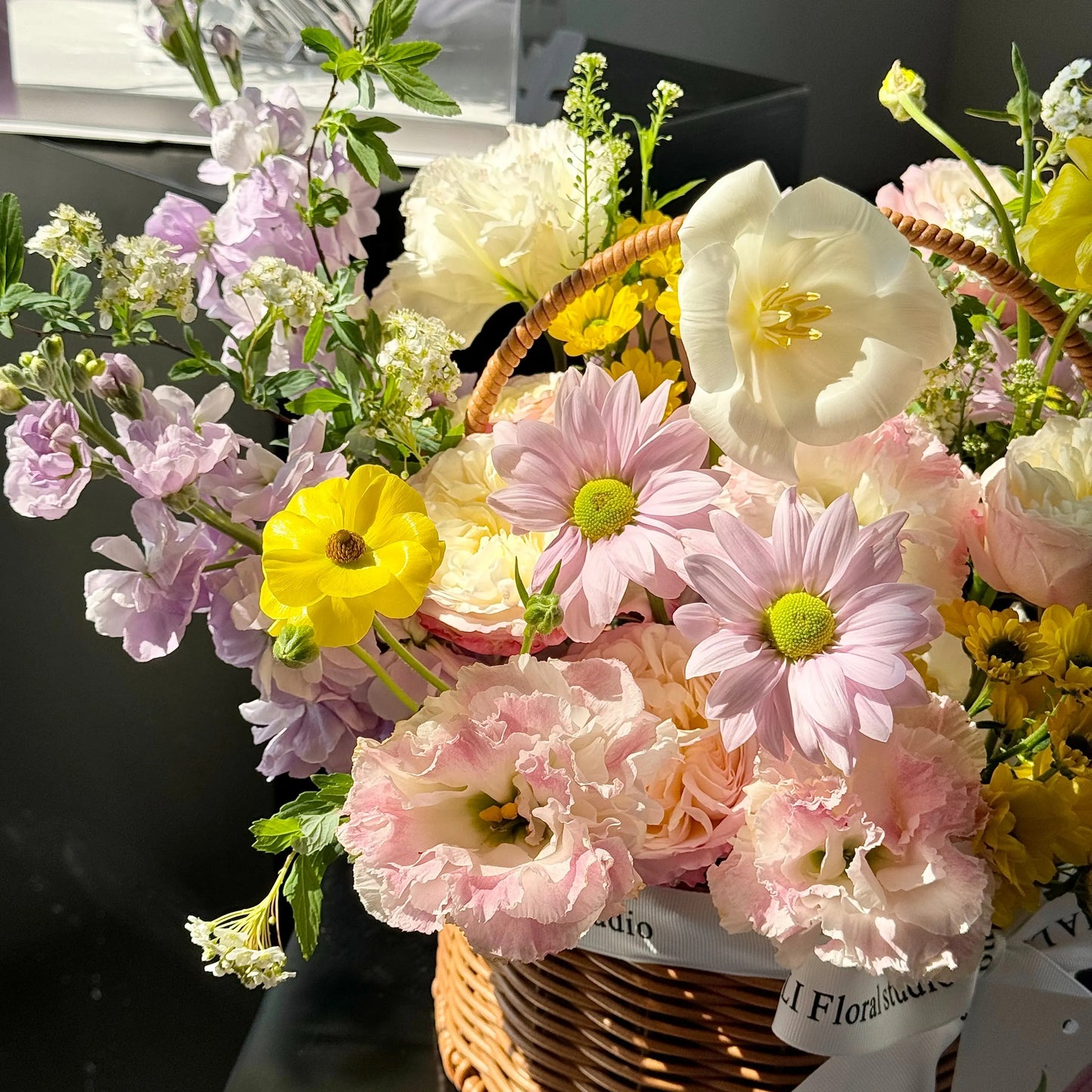 【春色三分】鬱金香混搭鮮花桶